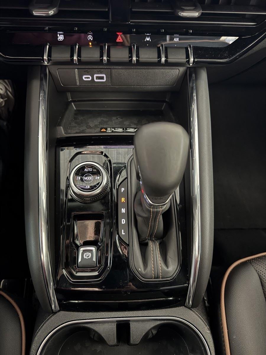 2025 GMC Canyon 4WD AT4