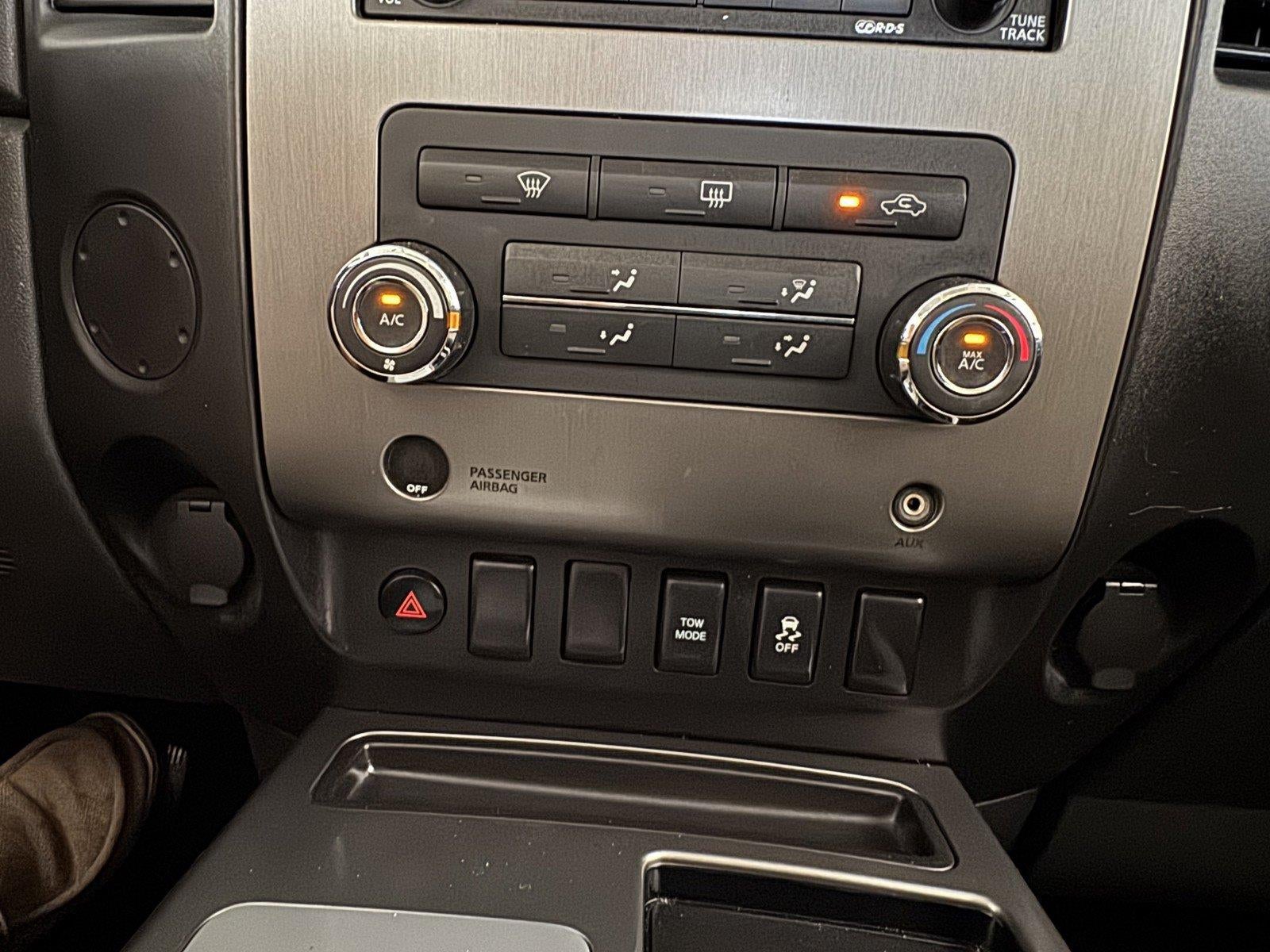 2012 Nissan Titan SV