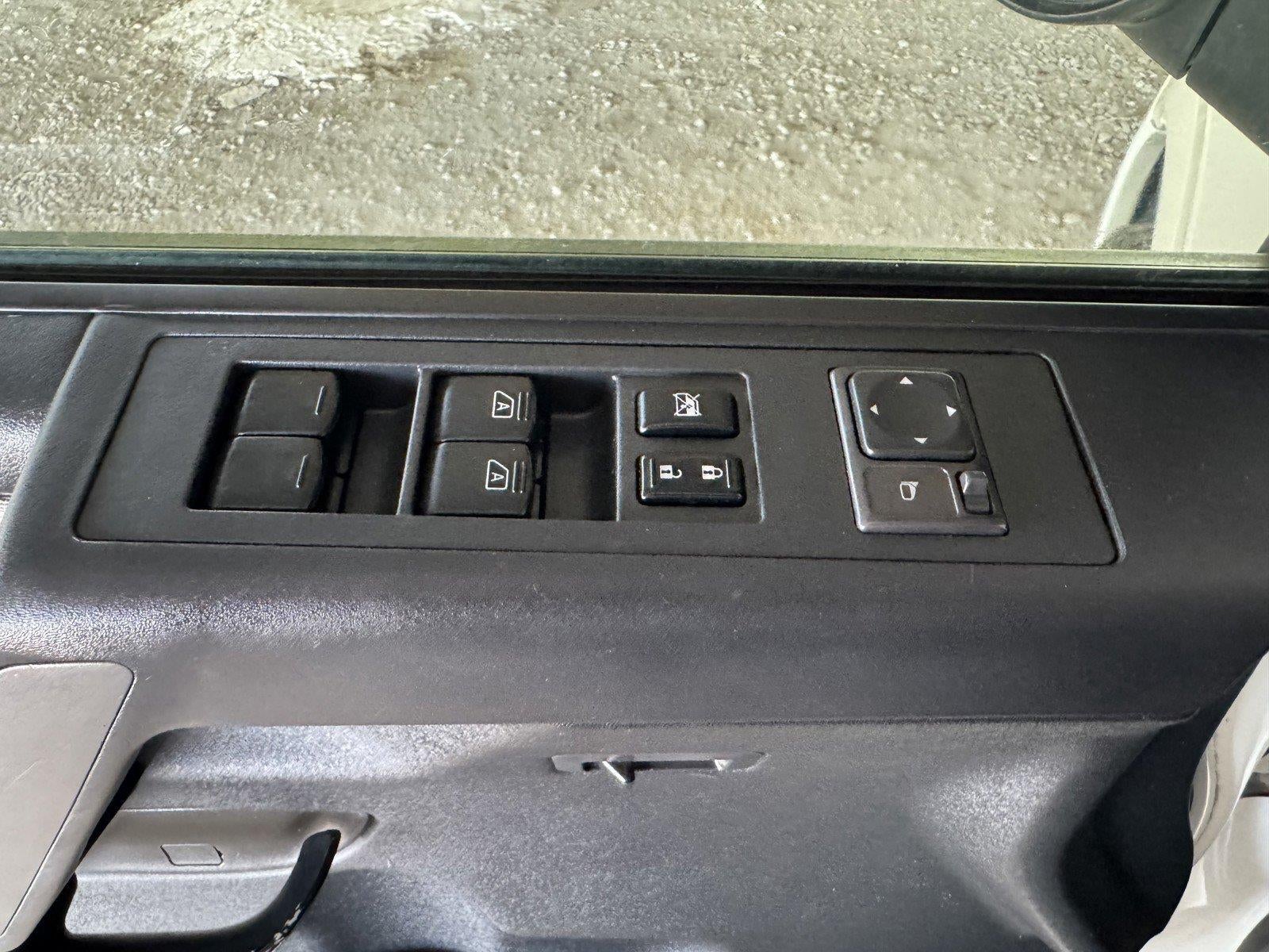 2012 Nissan Titan SV