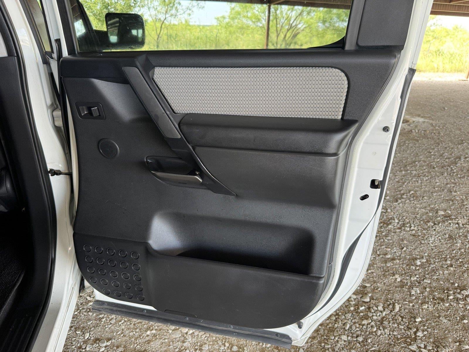 2012 Nissan Titan SV