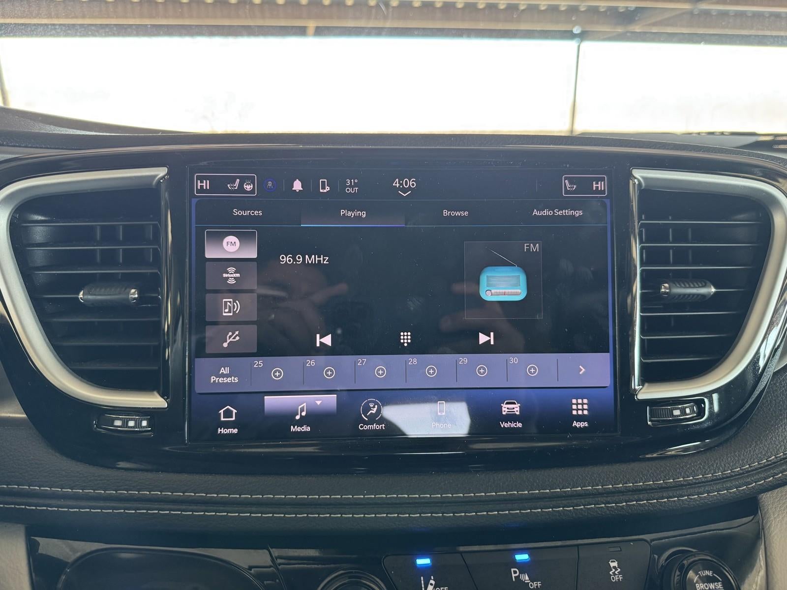 2023 Chrysler Pacifica Hybrid Touring L