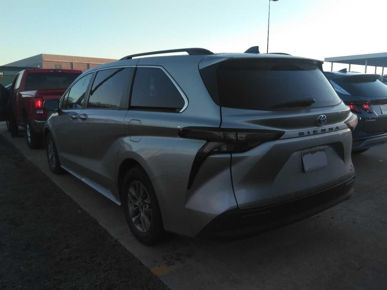 2024 Toyota Sienna XLE