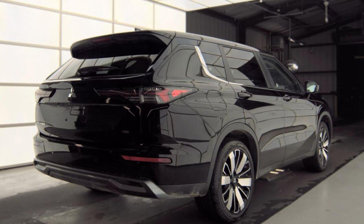 2025 Mitsubishi Outlander SE