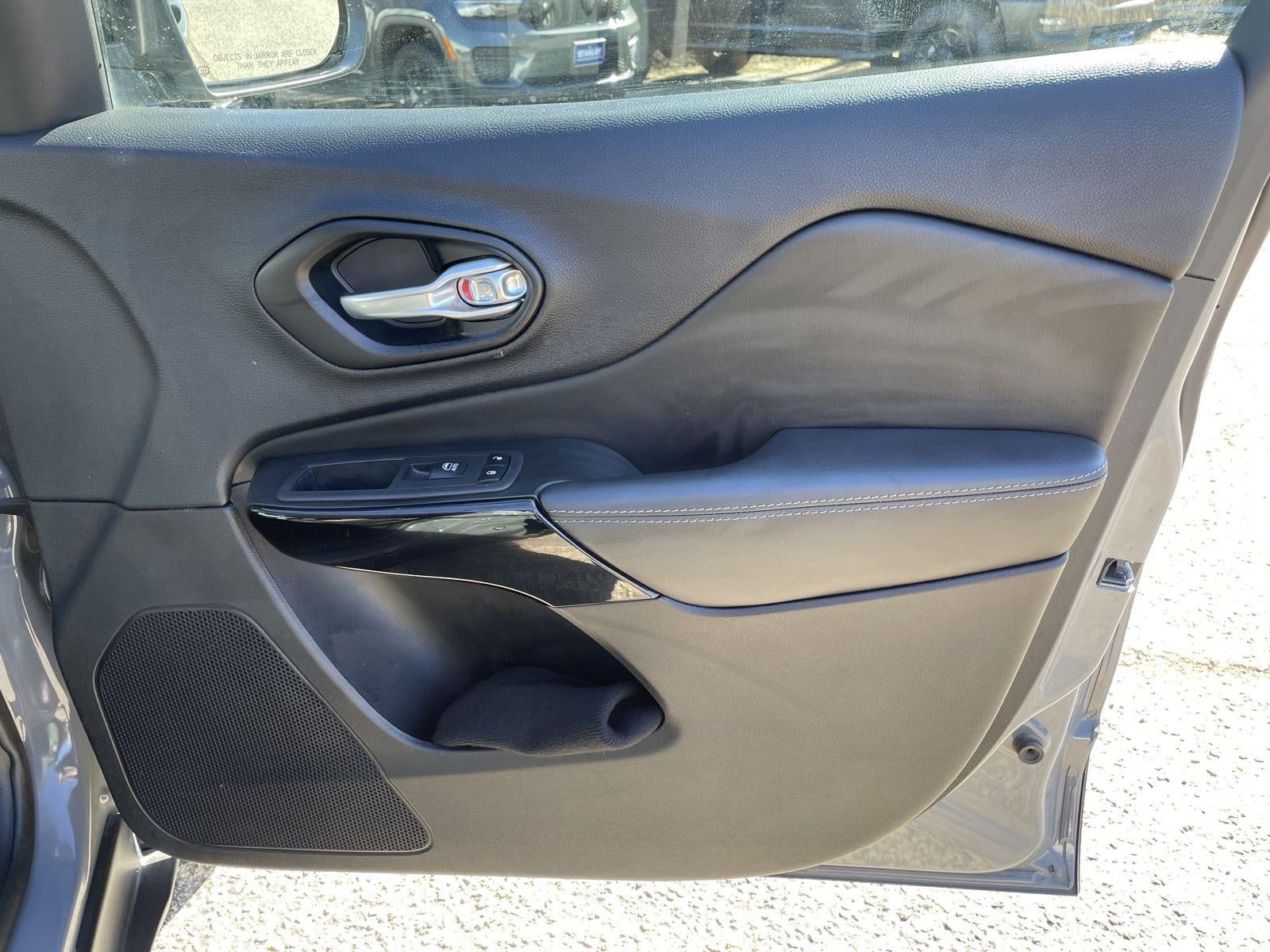 2023 Jeep Cherokee Altitude Lux