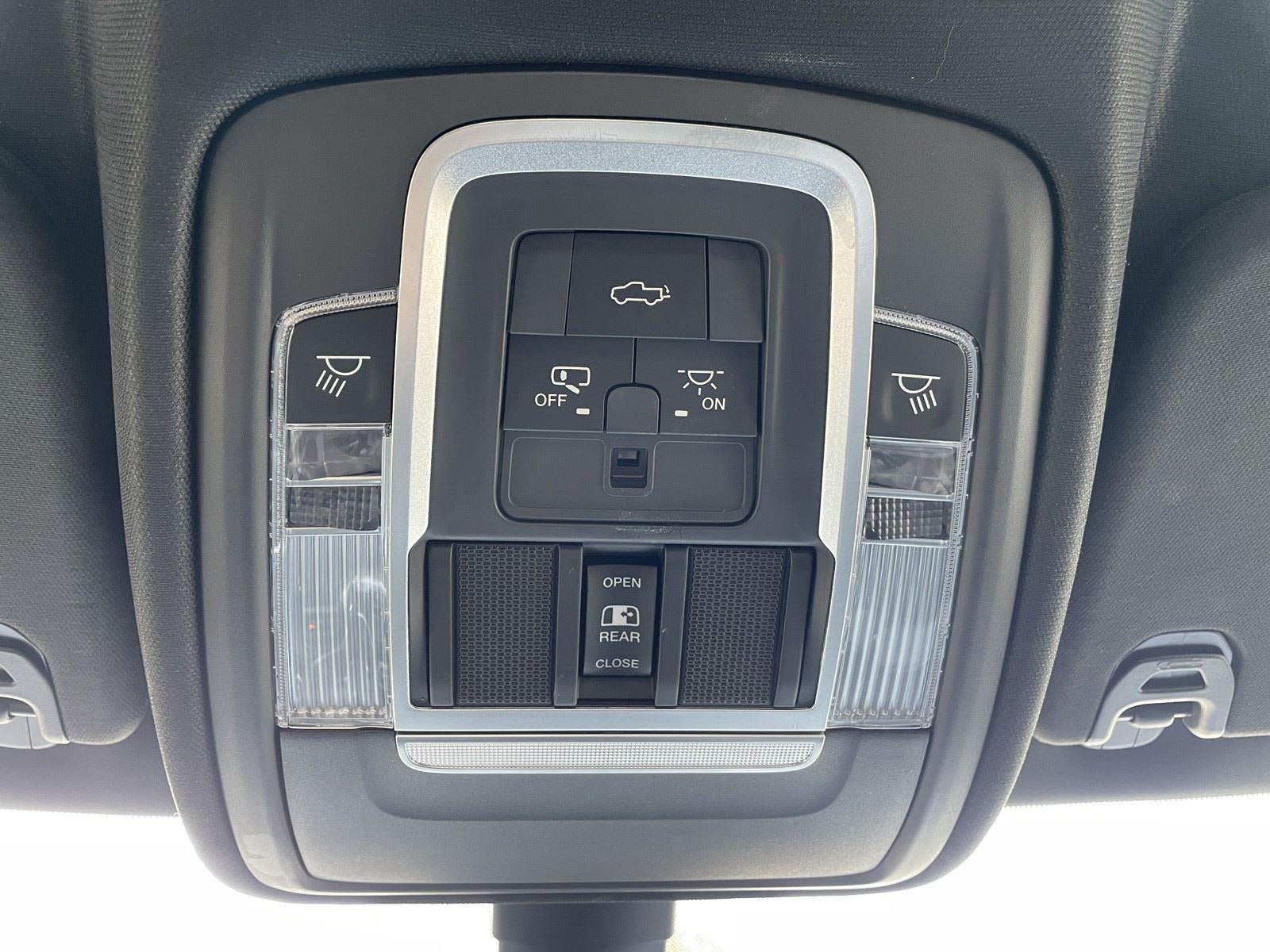 2020 RAM 1500 LARAMIE 4X2 CREW CAB 5'7