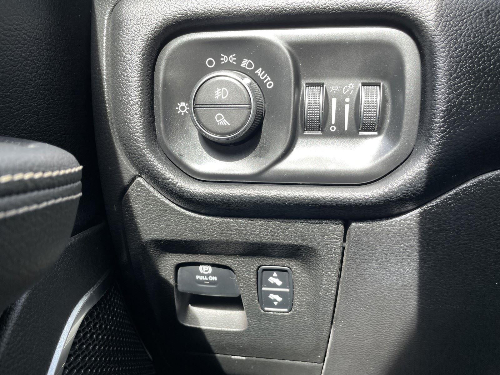 2020 RAM 1500 LARAMIE 4X2 CREW CAB 5'7