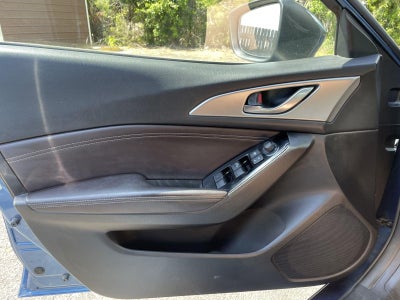 2017 Mazda Mazda3 4-Door Touring