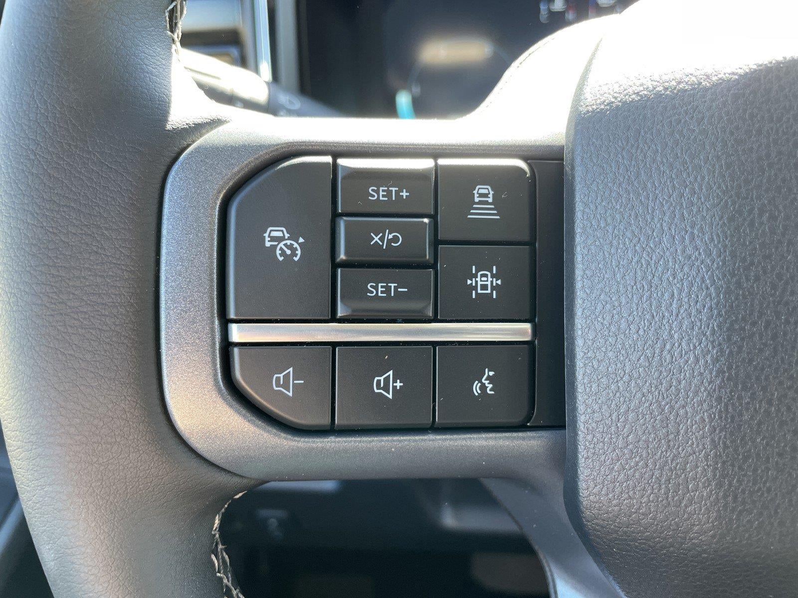 2027 Ford Super Duty F-350 DRW LARIAT