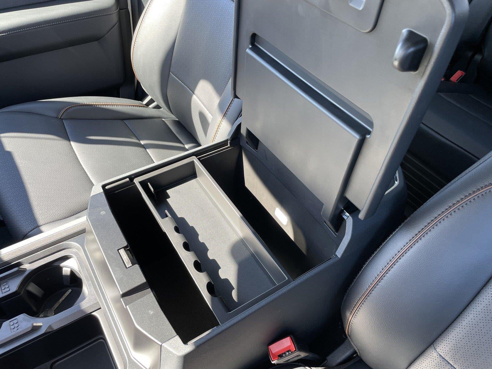 2027 Ford Super Duty F-350 DRW LARIAT