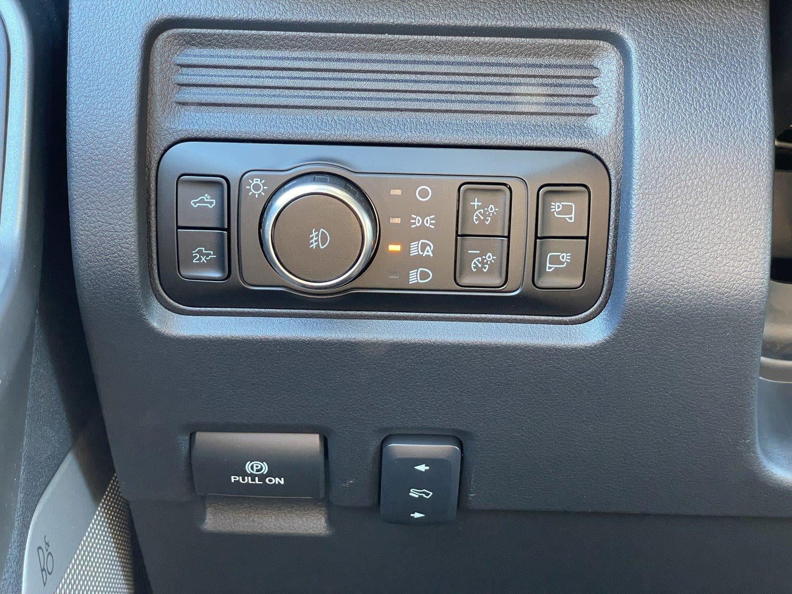 2027 Ford Super Duty F-350 DRW LARIAT
