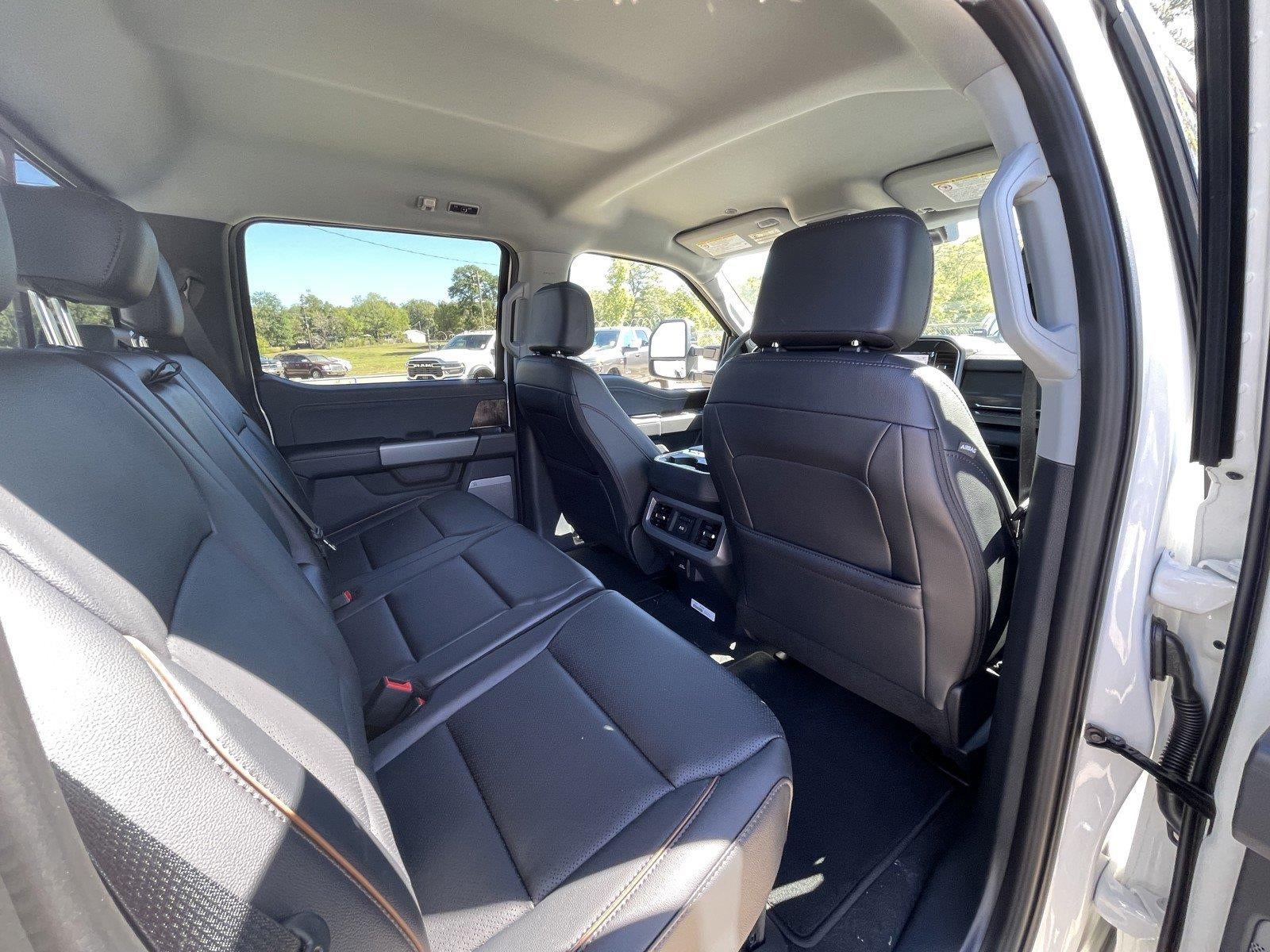 2027 Ford Super Duty F-350 DRW LARIAT