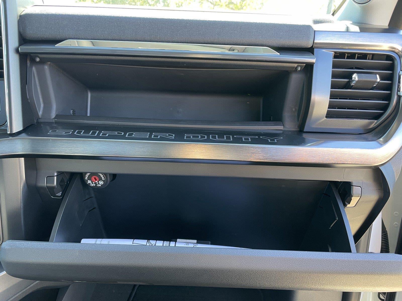 2027 Ford Super Duty F-350 DRW LARIAT