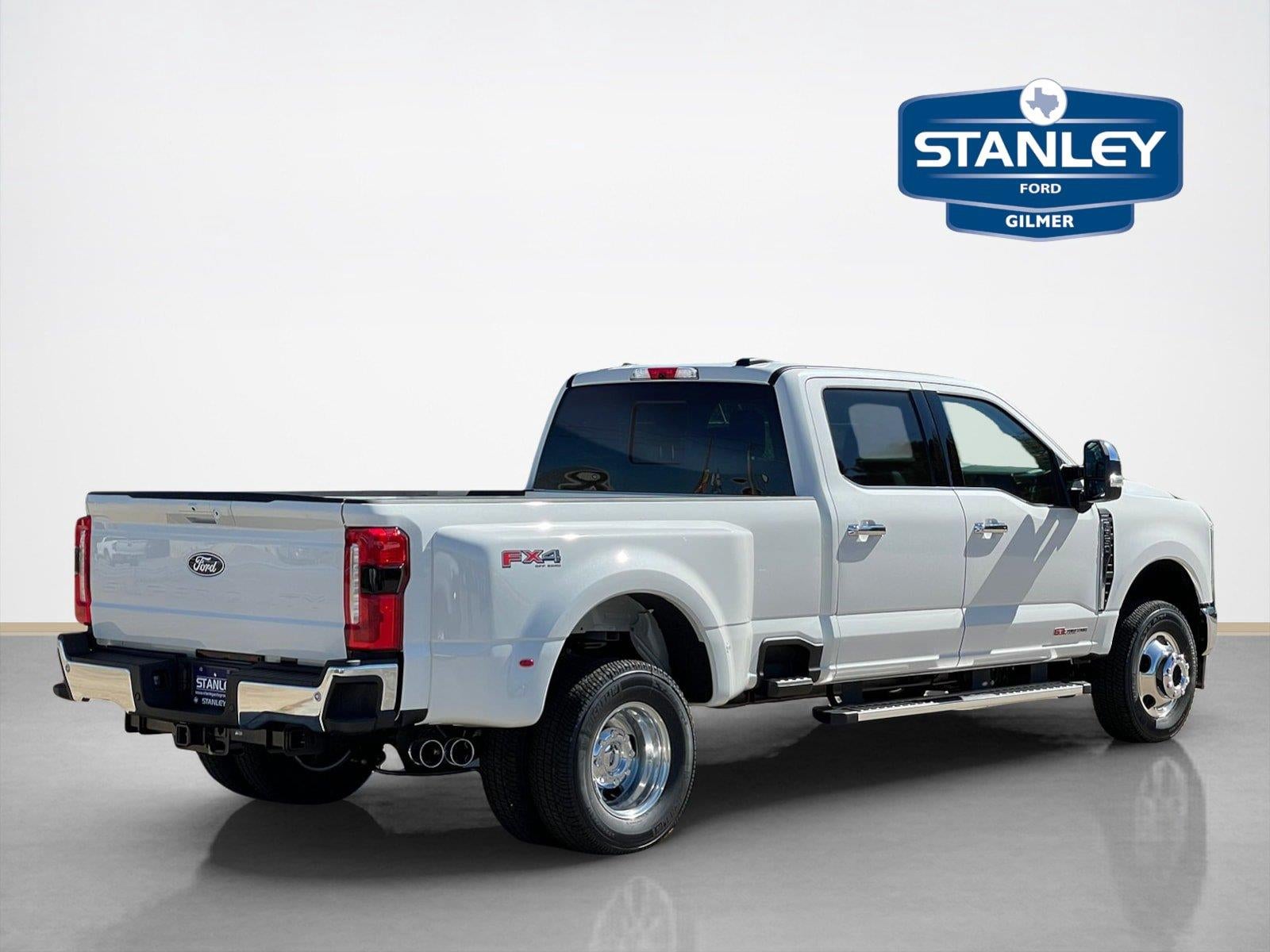 2027 Ford Super Duty F-350 DRW LARIAT