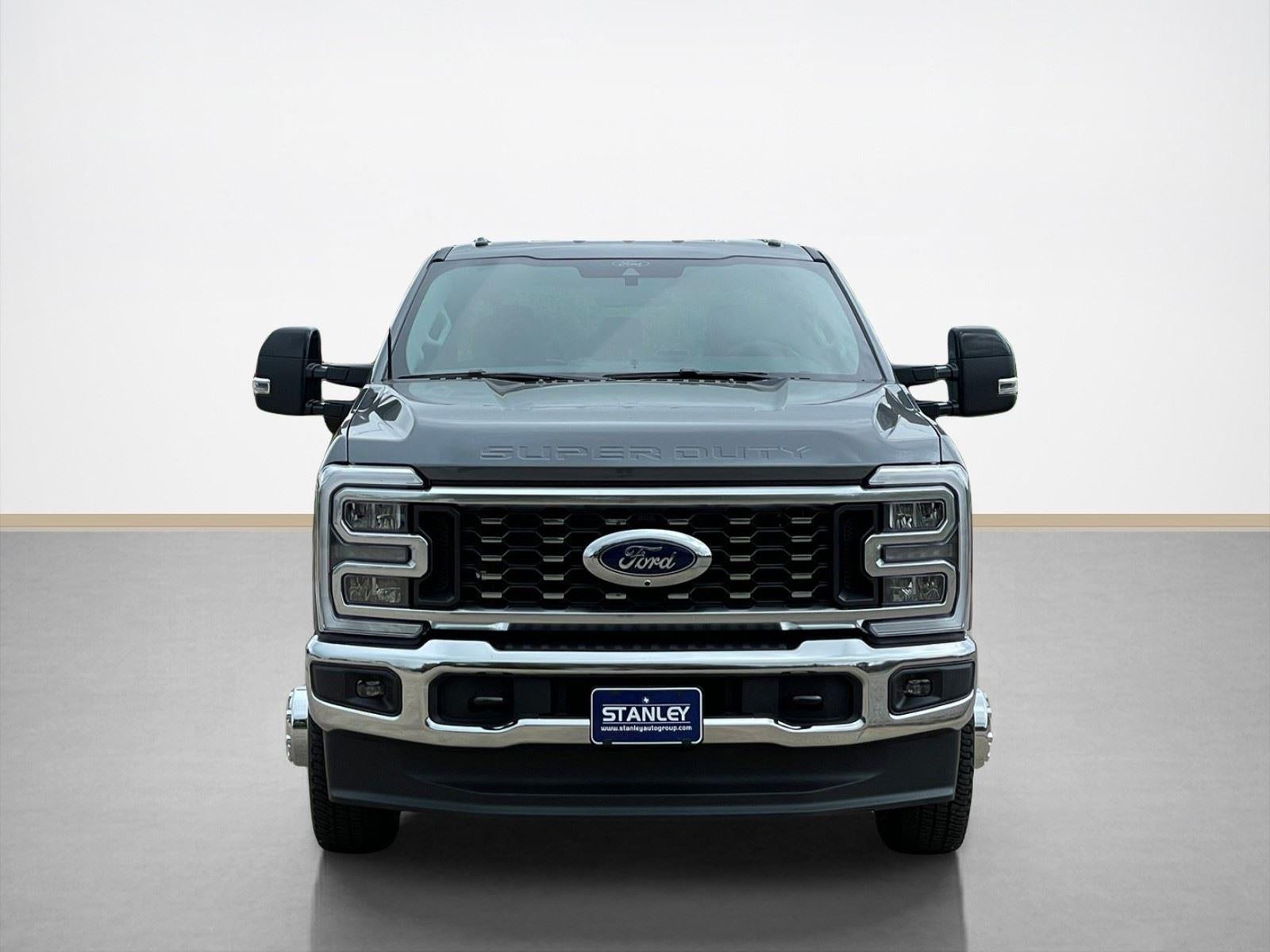 2026 Ford Super Duty F-350 DRW LARIAT