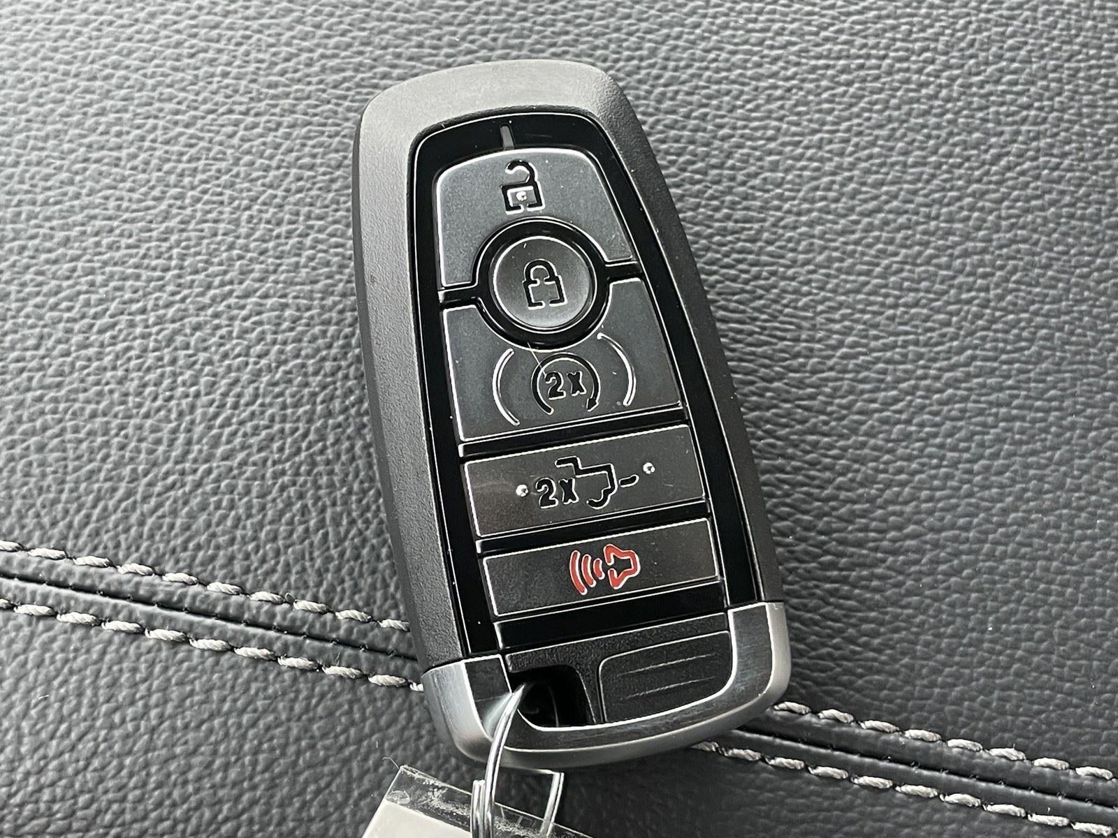 2026 Ford Super Duty F-350 DRW LARIAT
