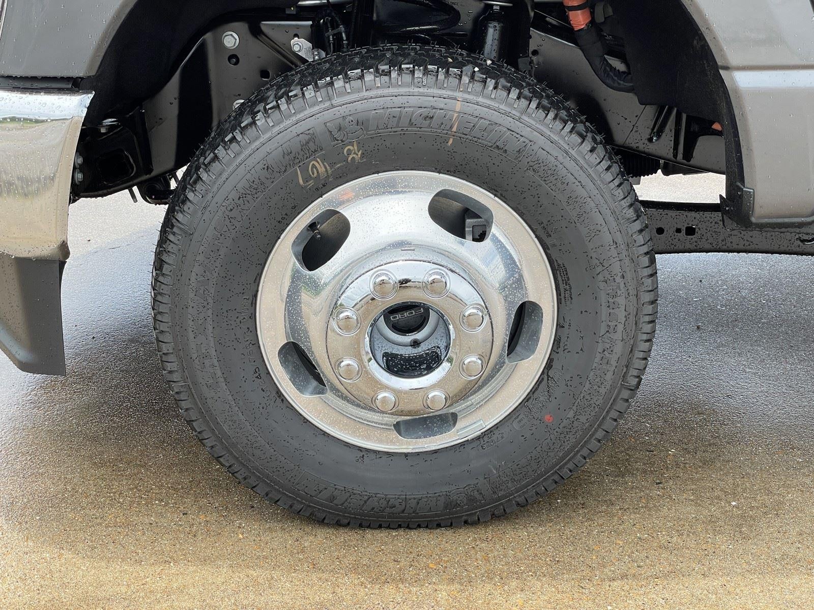 2026 Ford Super Duty F-350 DRW LARIAT