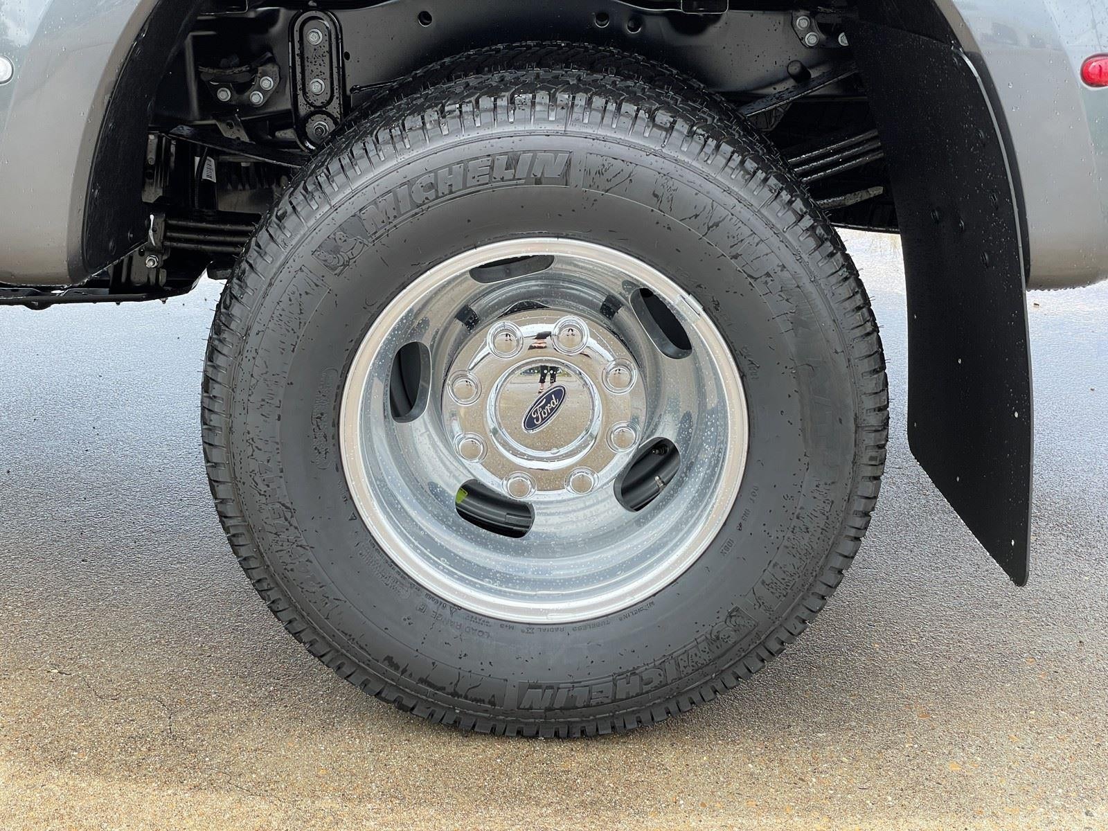 2026 Ford Super Duty F-350 DRW LARIAT