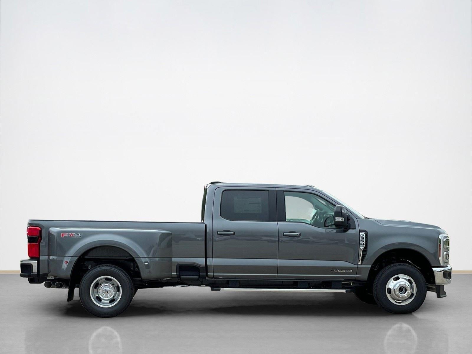 2026 Ford Super Duty F-350 DRW LARIAT