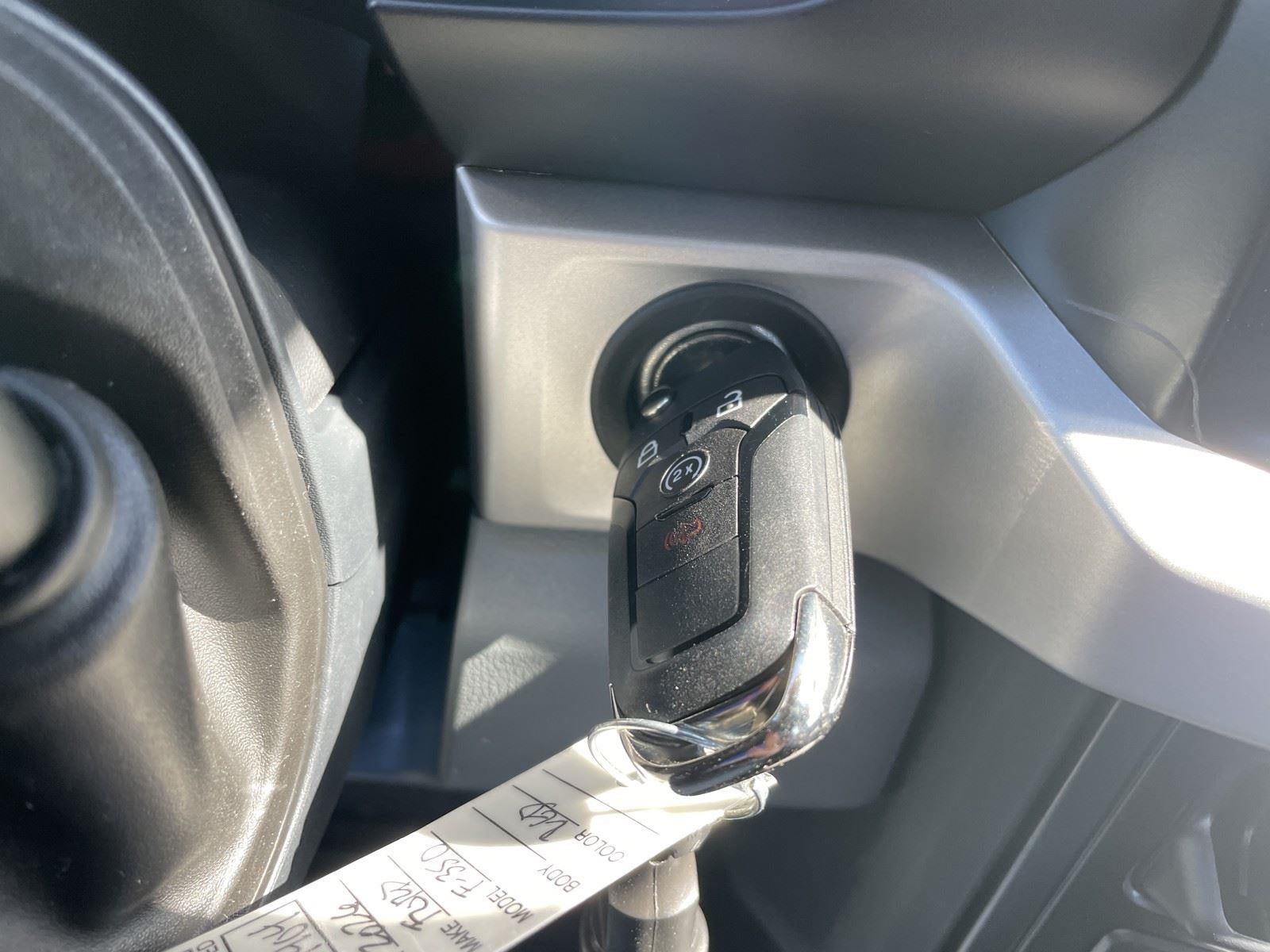 2026 Ford Super Duty F-350 SRW XL