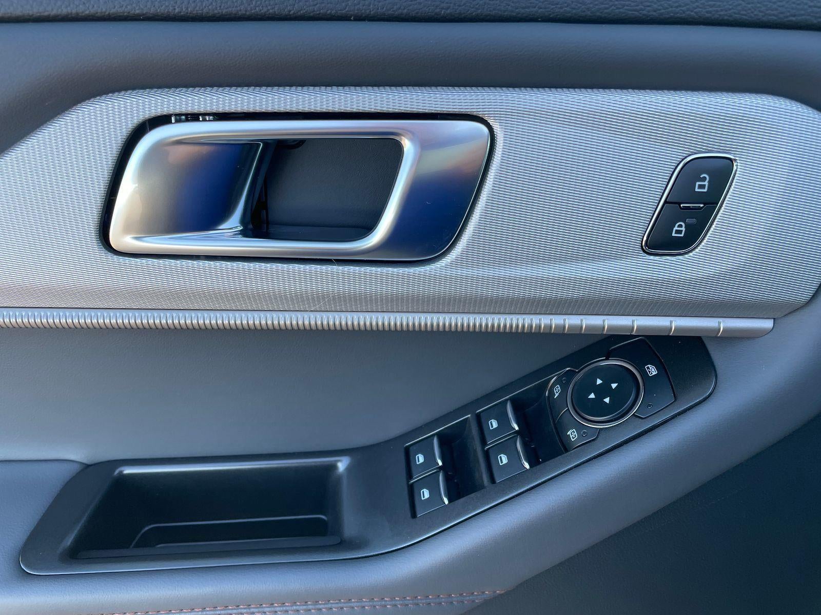 2026 Ford Explorer Active w/100A Pkg