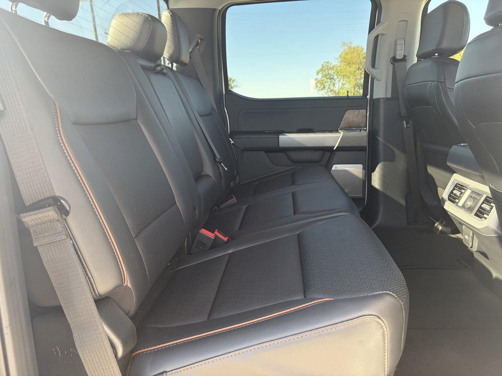2027 Ford Super Duty F-350 SRW LARIAT