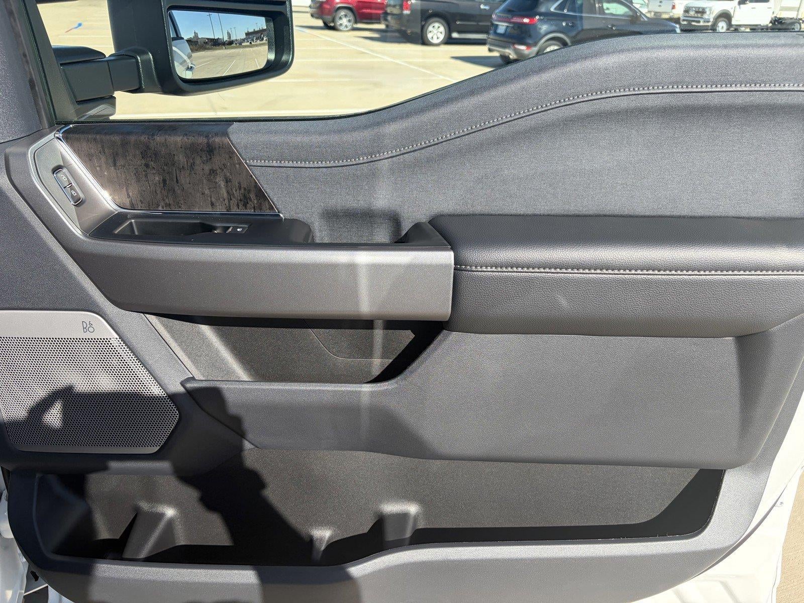2027 Ford Super Duty F-350 SRW LARIAT