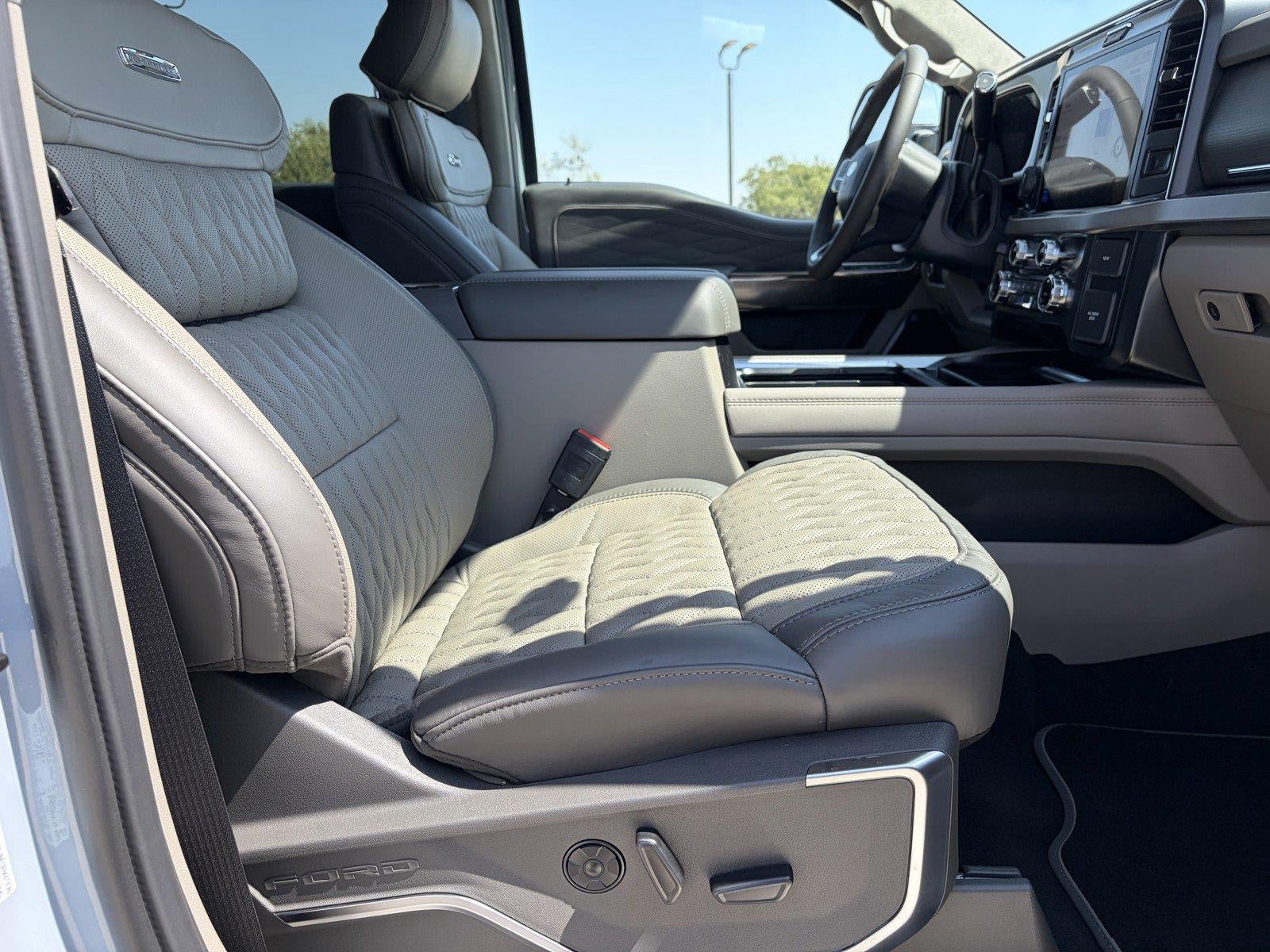 2026 Ford Super Duty F-350 Srw Platinum