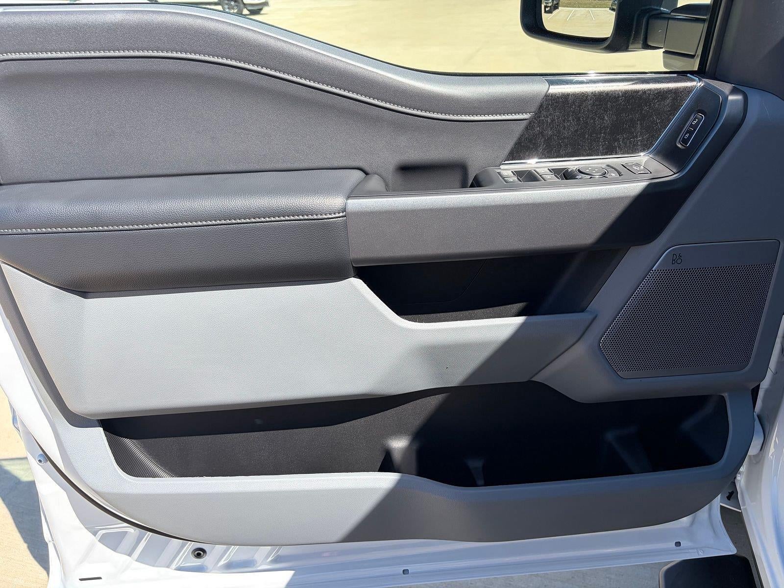 2027 Ford Super Duty F-350 DRW XLT