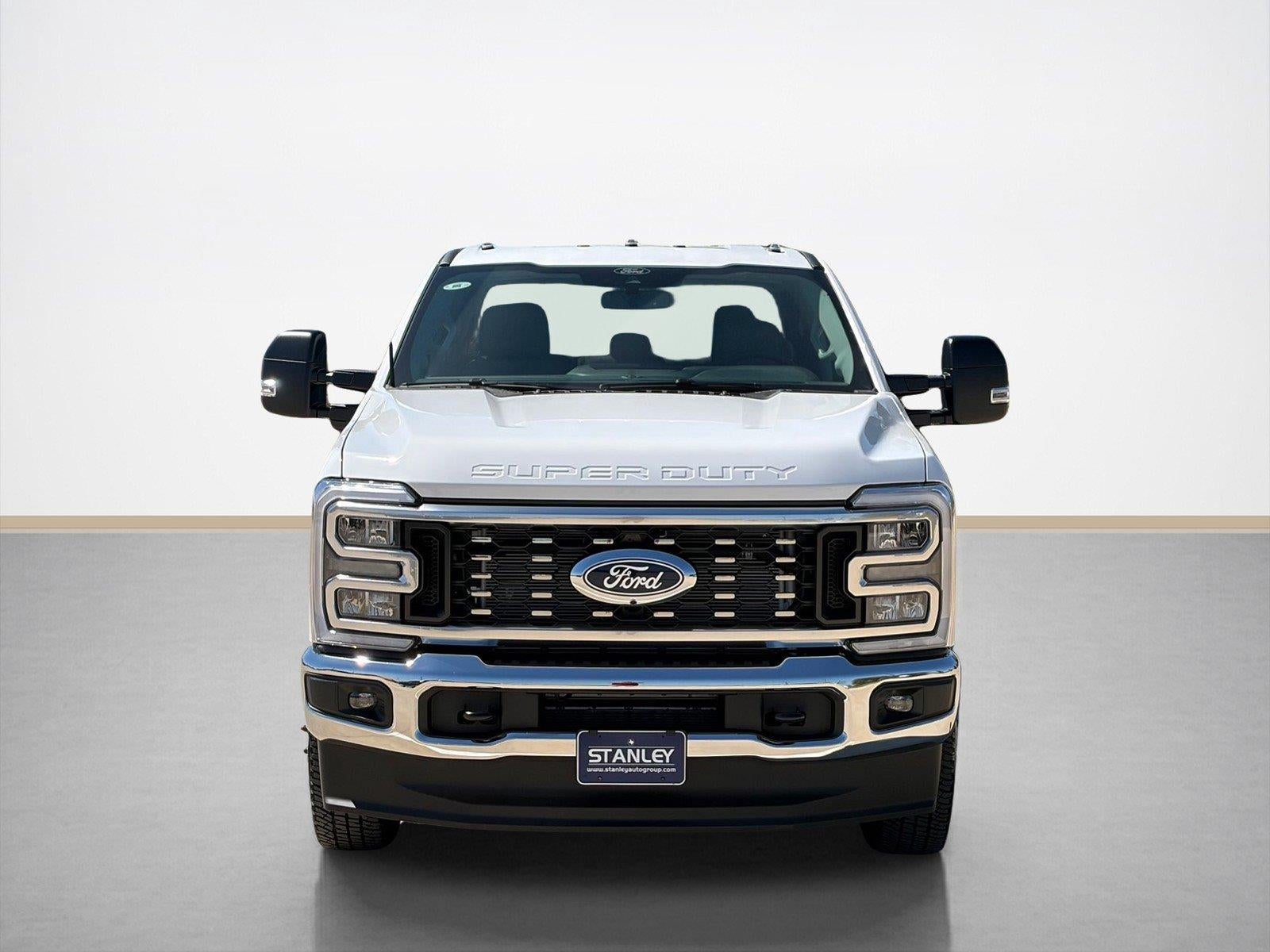 2027 Ford Super Duty F-350 DRW XLT