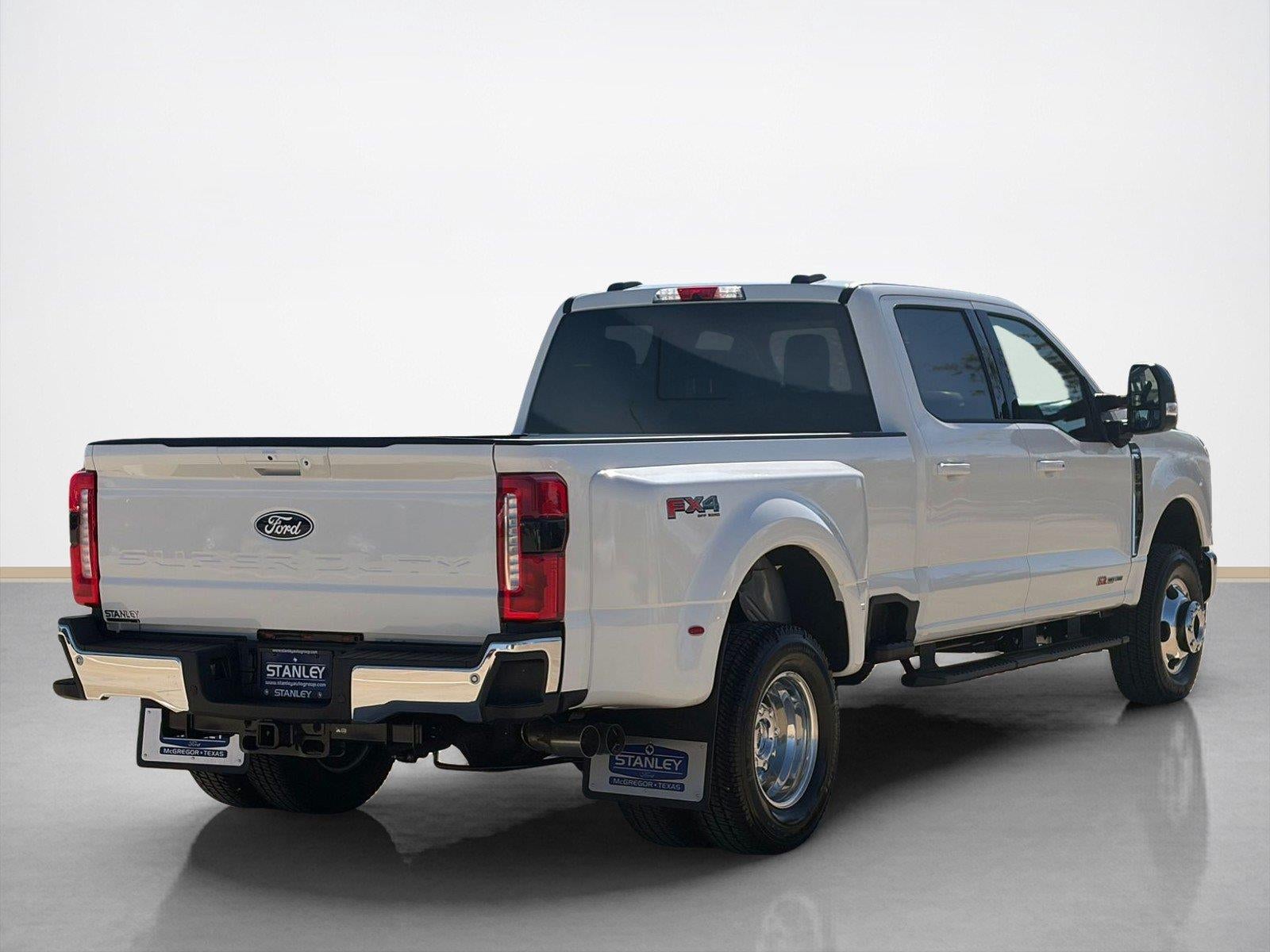 2027 Ford Super Duty F-350 DRW LARIAT