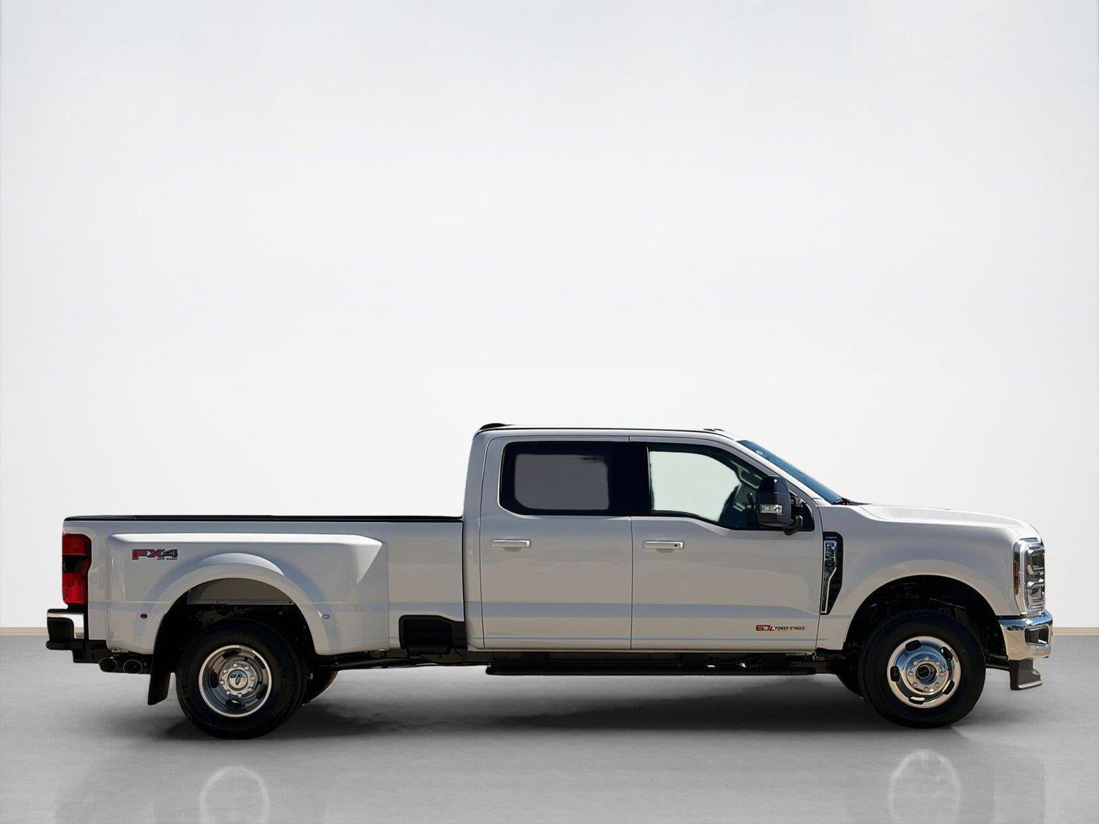2027 Ford Super Duty F-350 DRW LARIAT