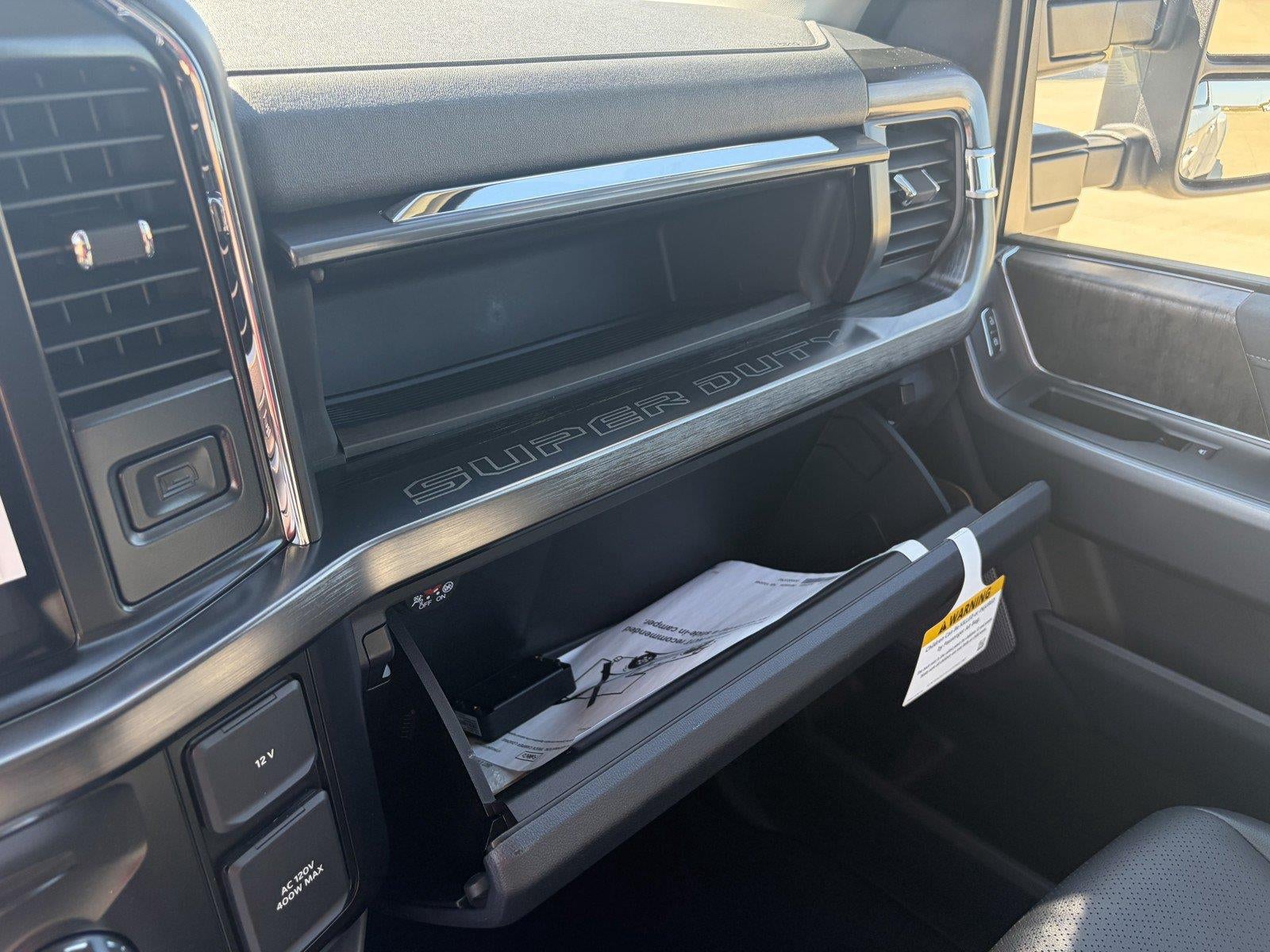 2027 Ford Super Duty F-350 DRW LARIAT