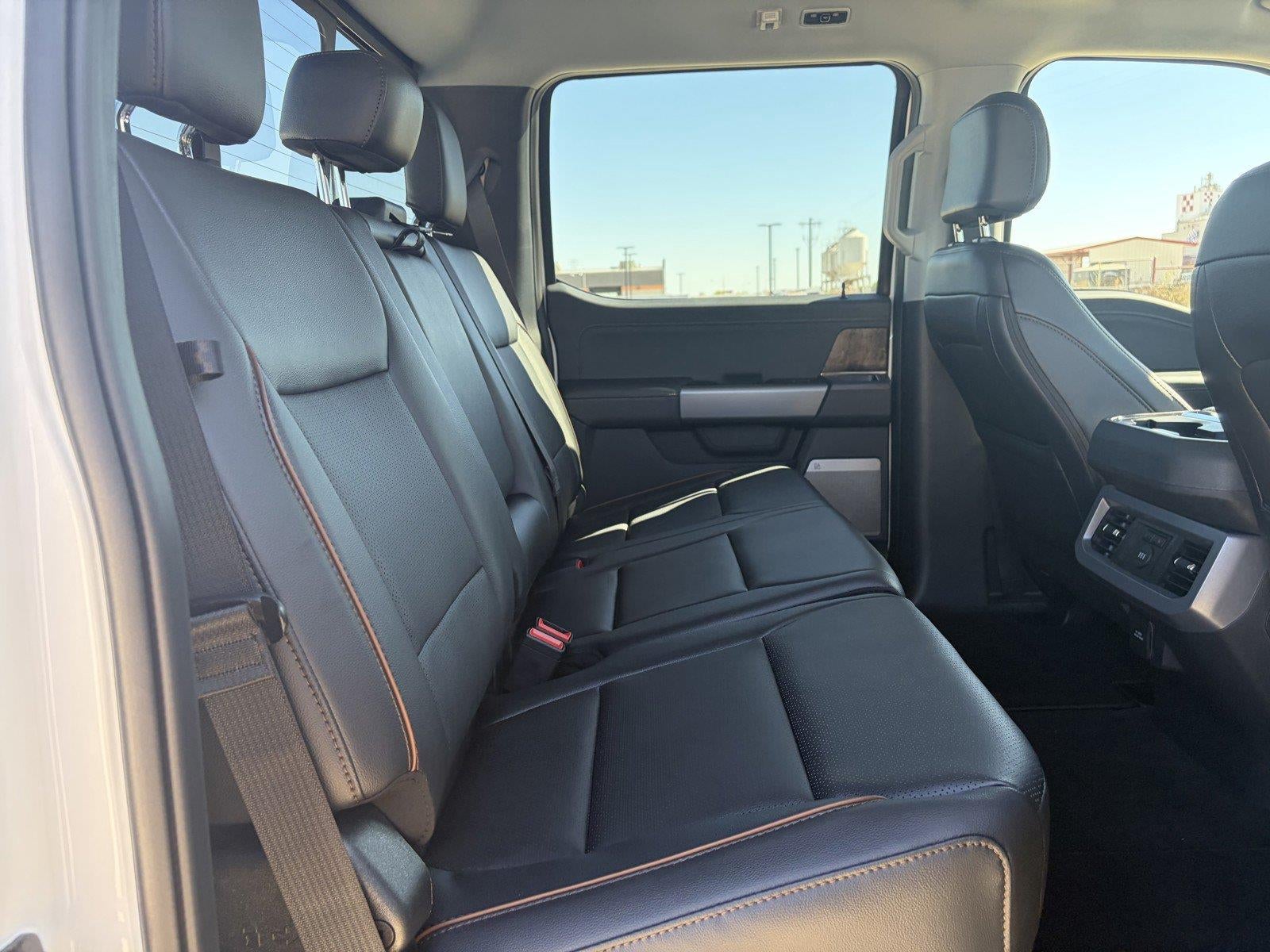 2027 Ford Super Duty F-350 DRW LARIAT