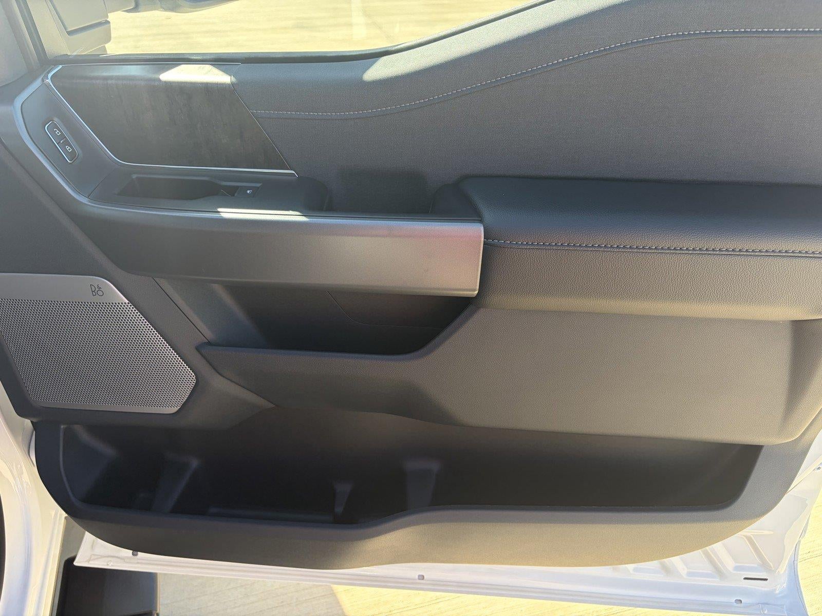 2027 Ford Super Duty F-350 DRW LARIAT