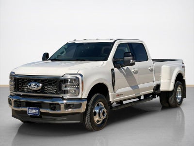 2027 Ford Super Duty F-350 DRW LARIAT