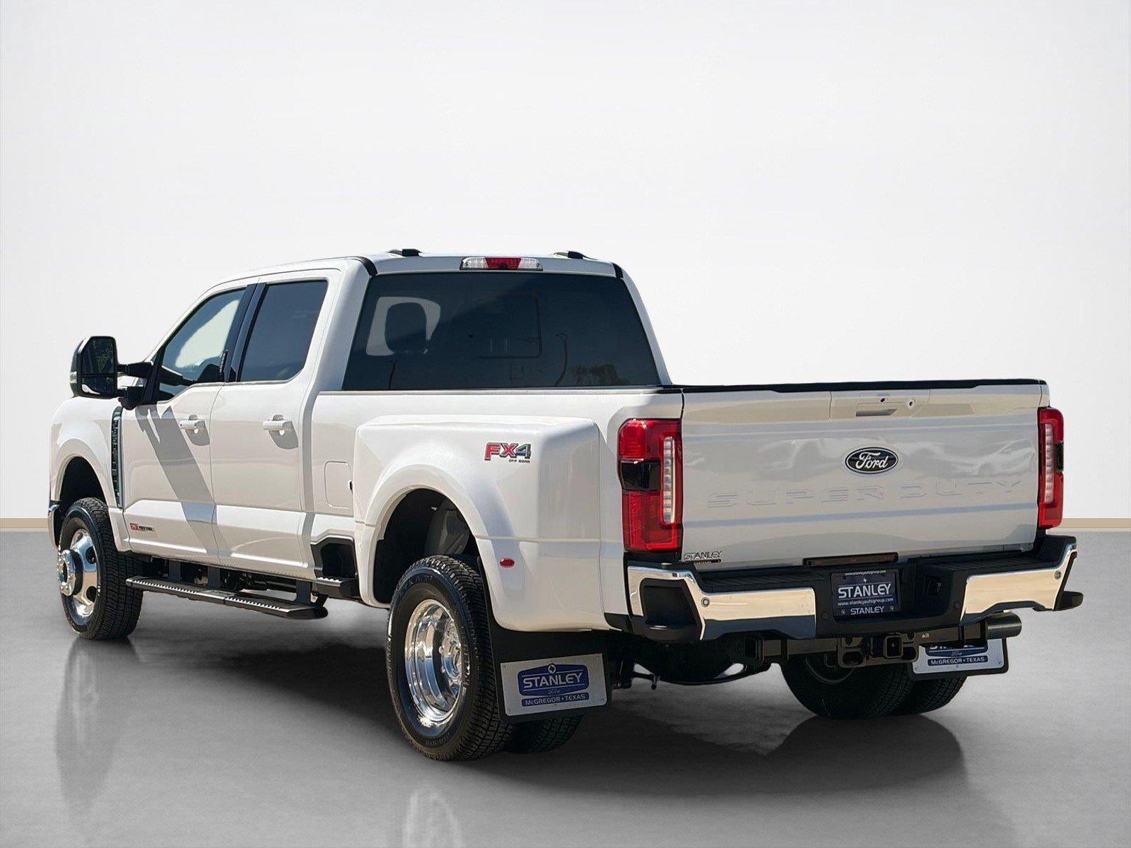 2027 Ford Super Duty F-350 DRW LARIAT