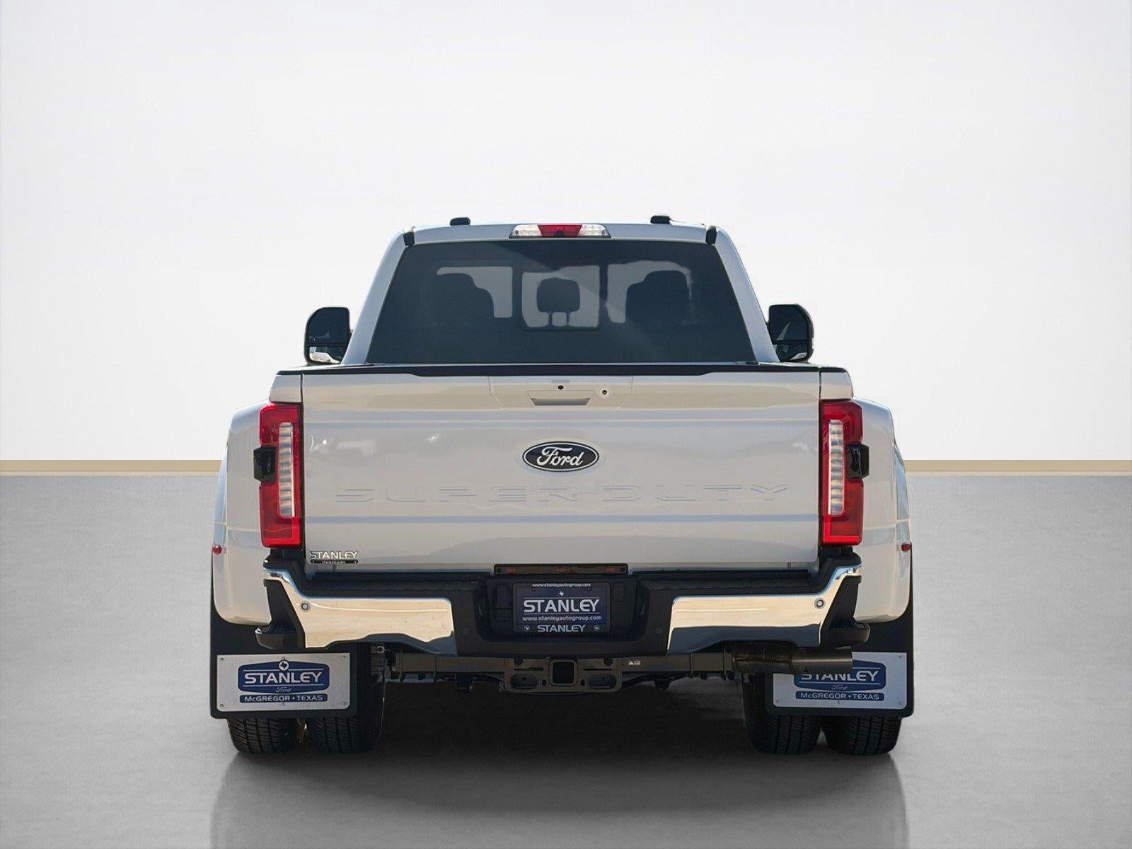 2027 Ford Super Duty F-350 DRW LARIAT