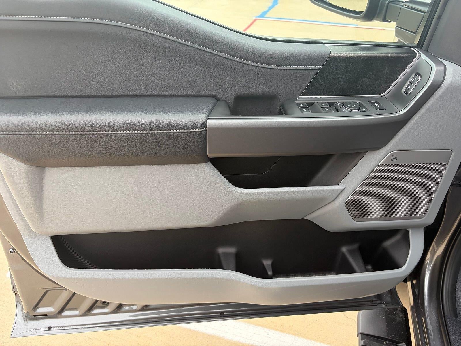 2027 Ford Super Duty F-350 DRW XLT