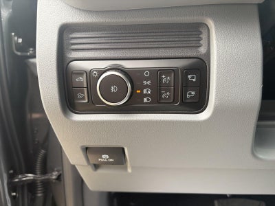 2027 Ford Super Duty F-350 DRW XLT