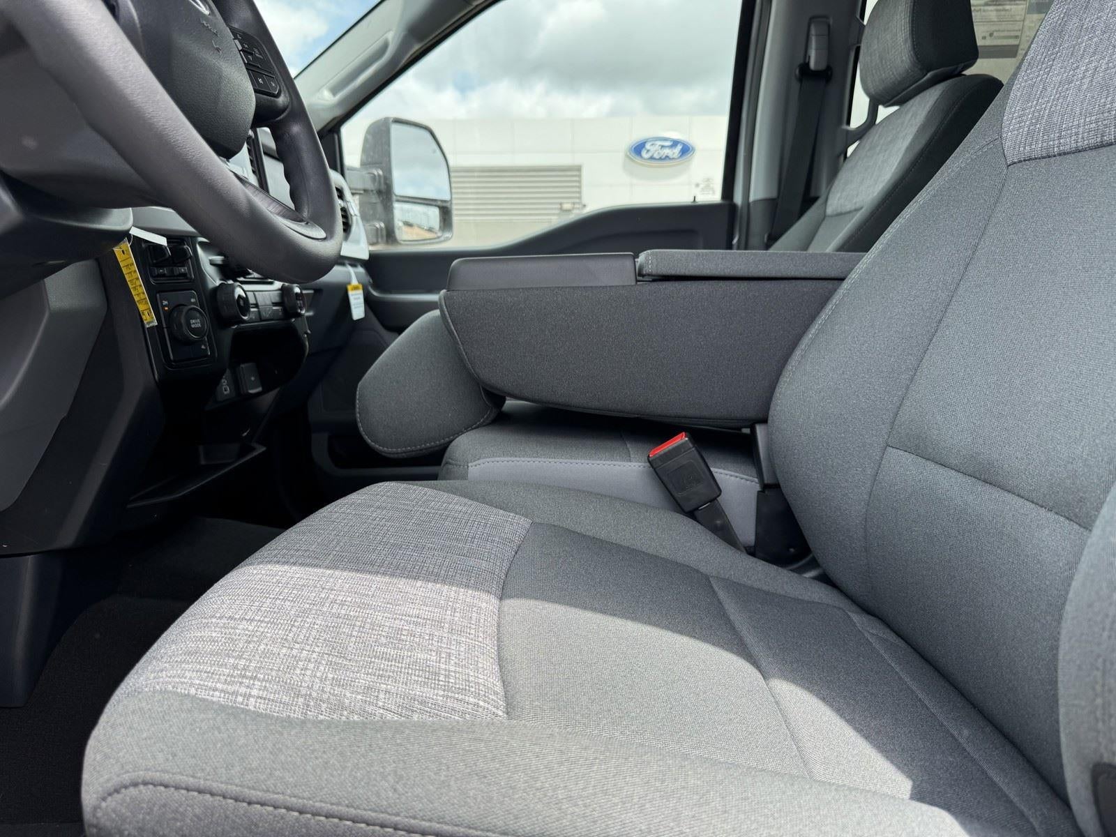 2026 Ford Super Duty F-350 DRW XLT