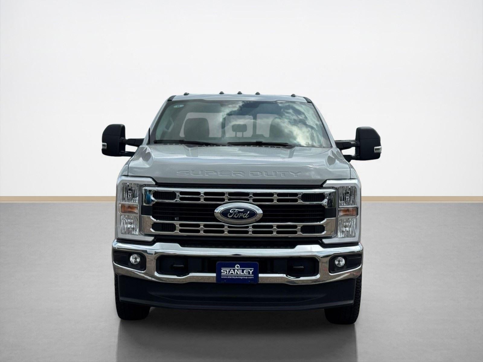 2026 Ford Super Duty F-350 DRW XLT