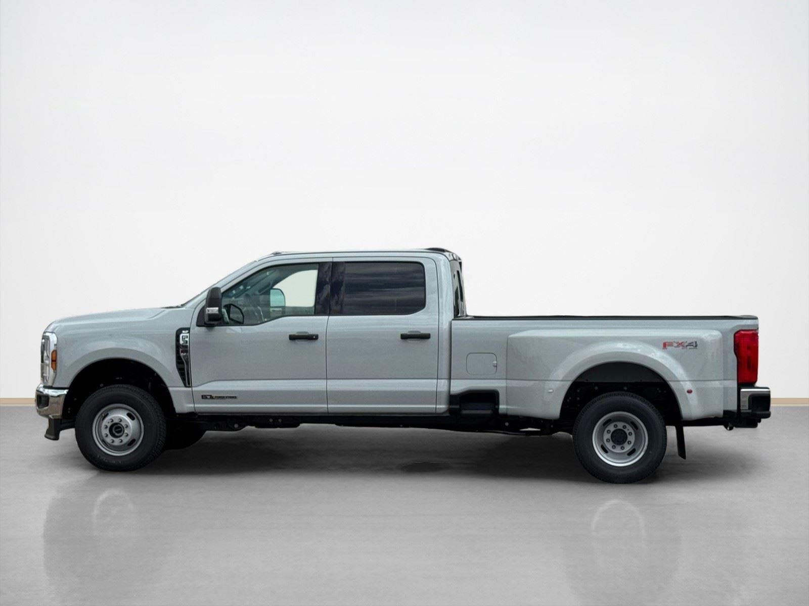 2026 Ford Super Duty F-350 DRW XLT