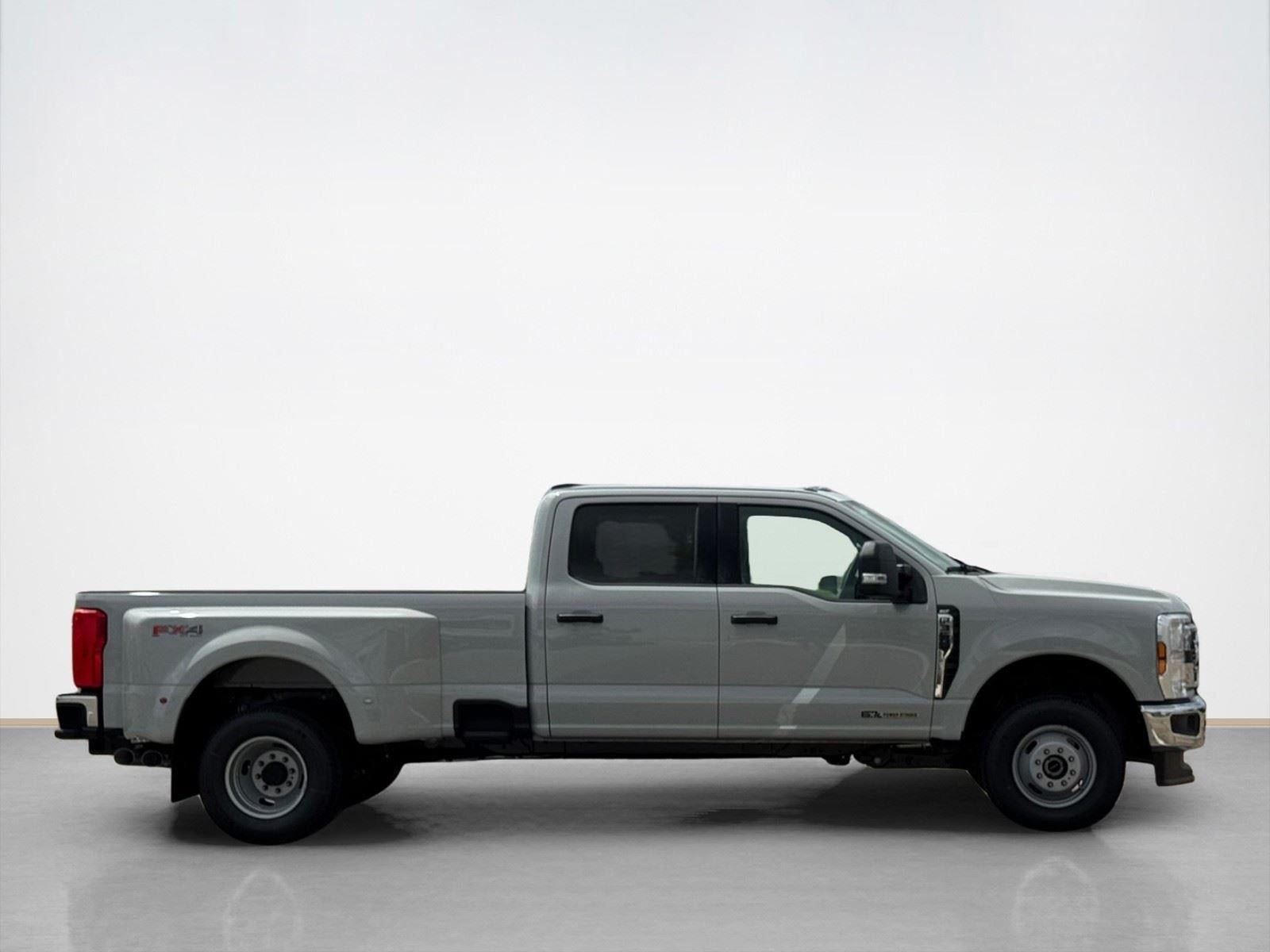2026 Ford Super Duty F-350 DRW XLT