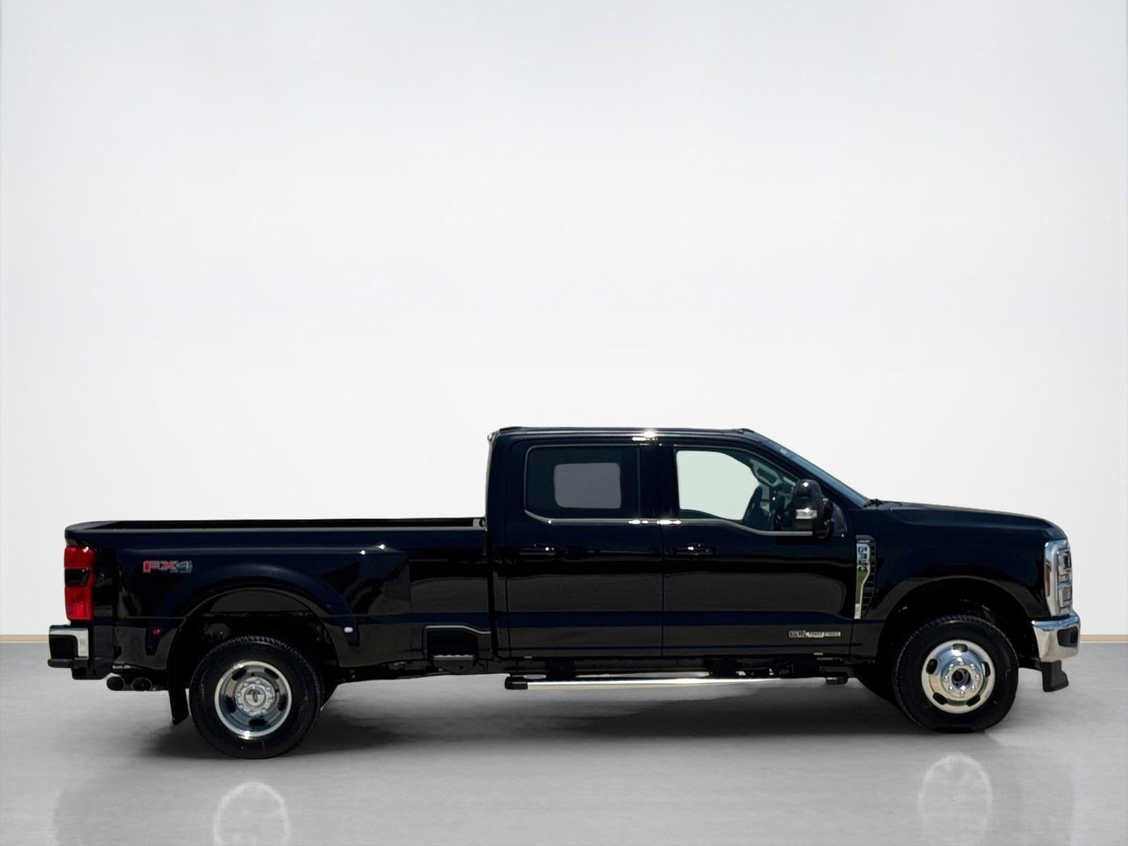 2026 Ford Super Duty F-350 DRW LARIAT