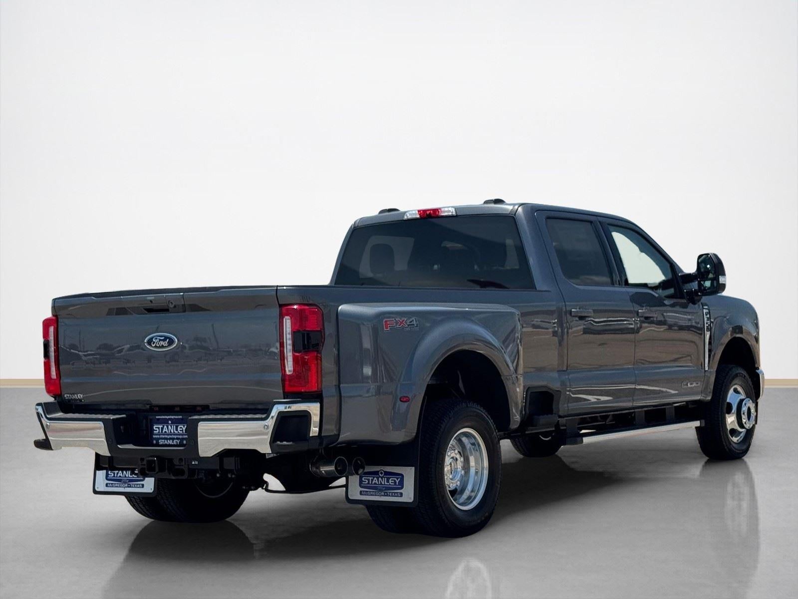 2026 Ford Super Duty F-350 DRW LARIAT