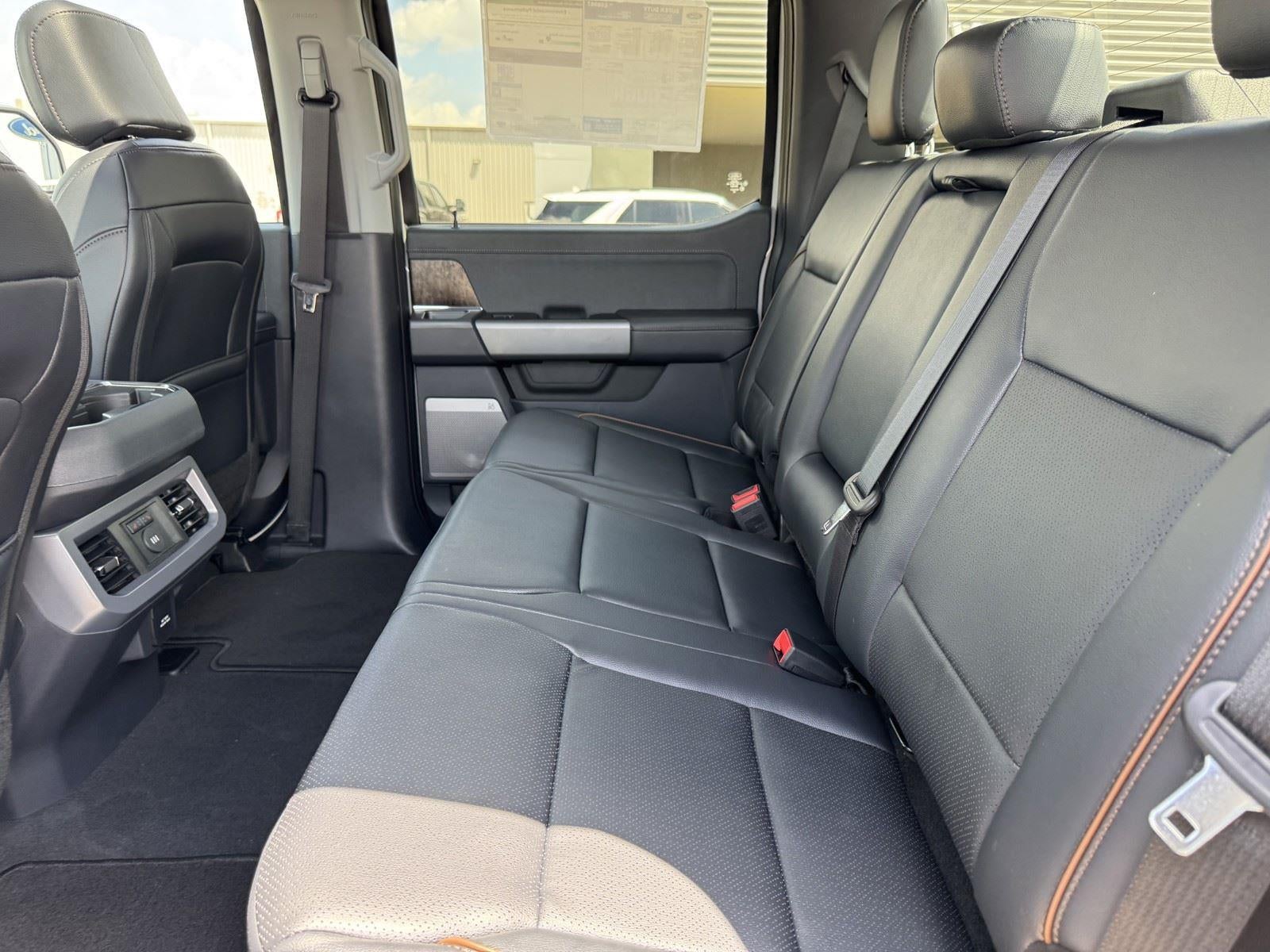 2026 Ford Super Duty F-350 DRW LARIAT