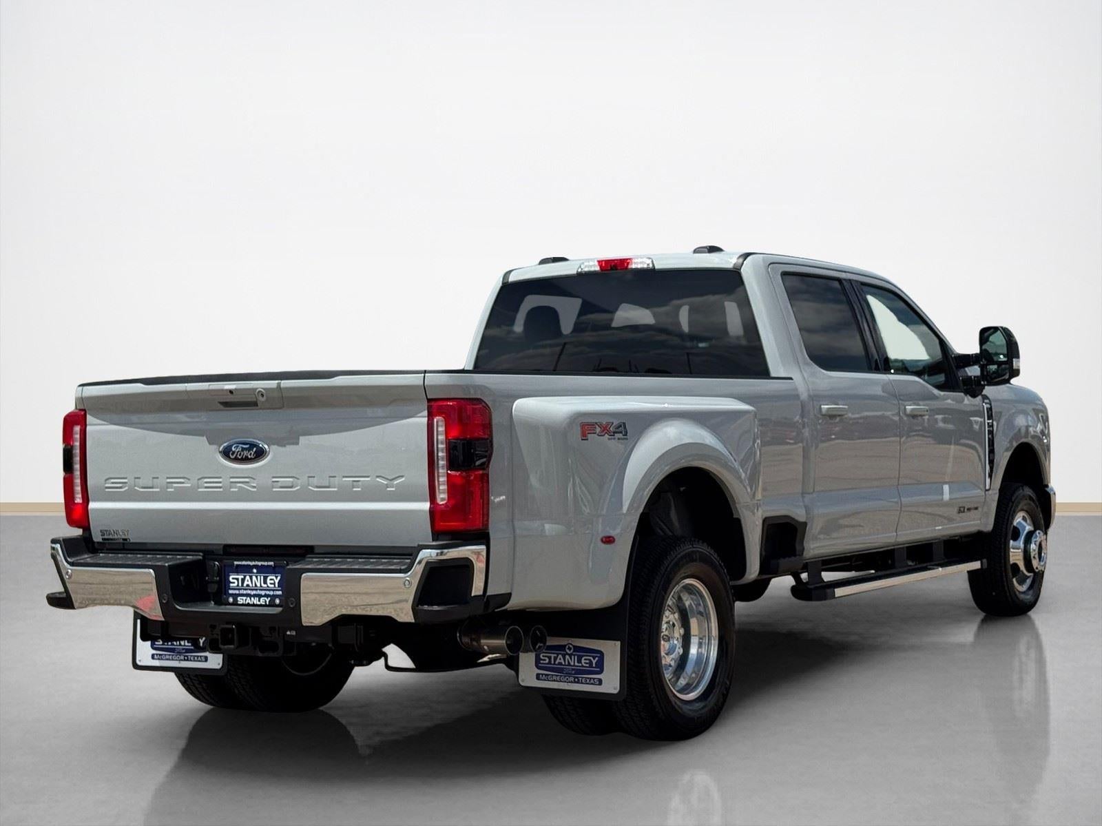 2026 Ford Super Duty F-350 DRW LARIAT