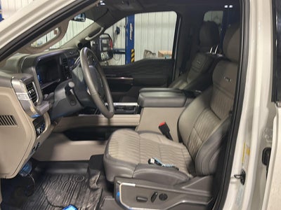 2025 Ford Super Duty F-450 DRW Platinum