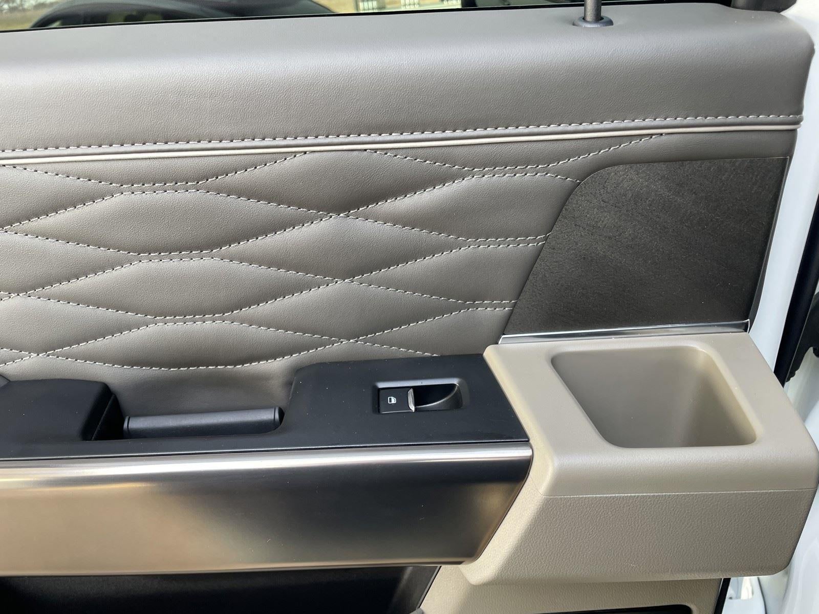 2025 Ford Super Duty F-450 DRW Platinum