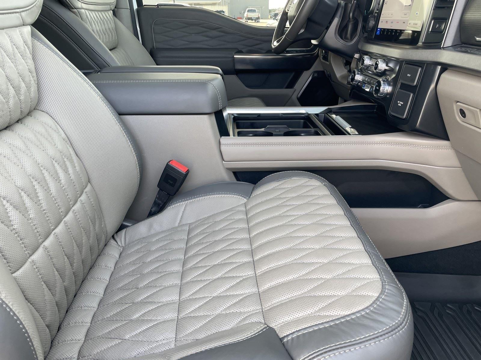 2025 Ford Super Duty F-450 DRW Platinum